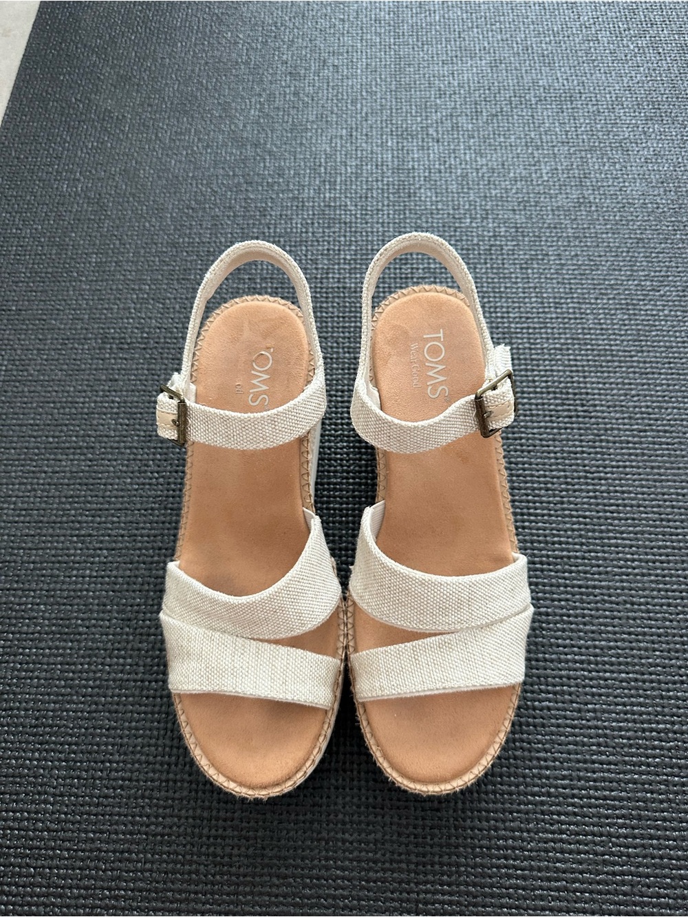TOMS - Picture 3 of 9